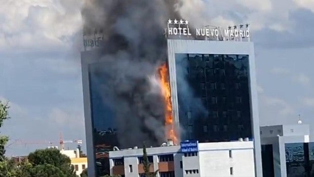 Un incendio devora el Hotel Nuevo Madrid