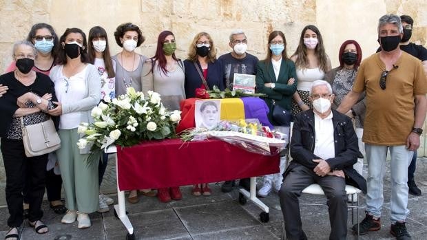 Los familiares de Ramón Haro, fusilado en la Guerra Civil, reciben sus restos 83 años después