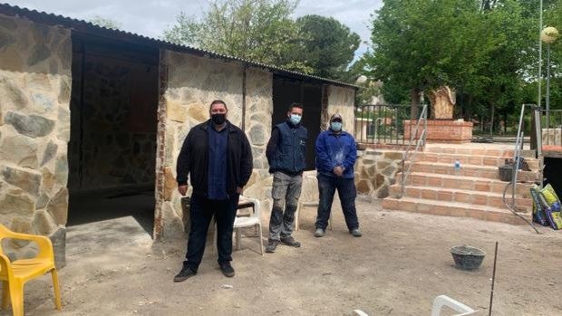 Cemex dona cemento a Cáritas para construir una tienda de comercio justo