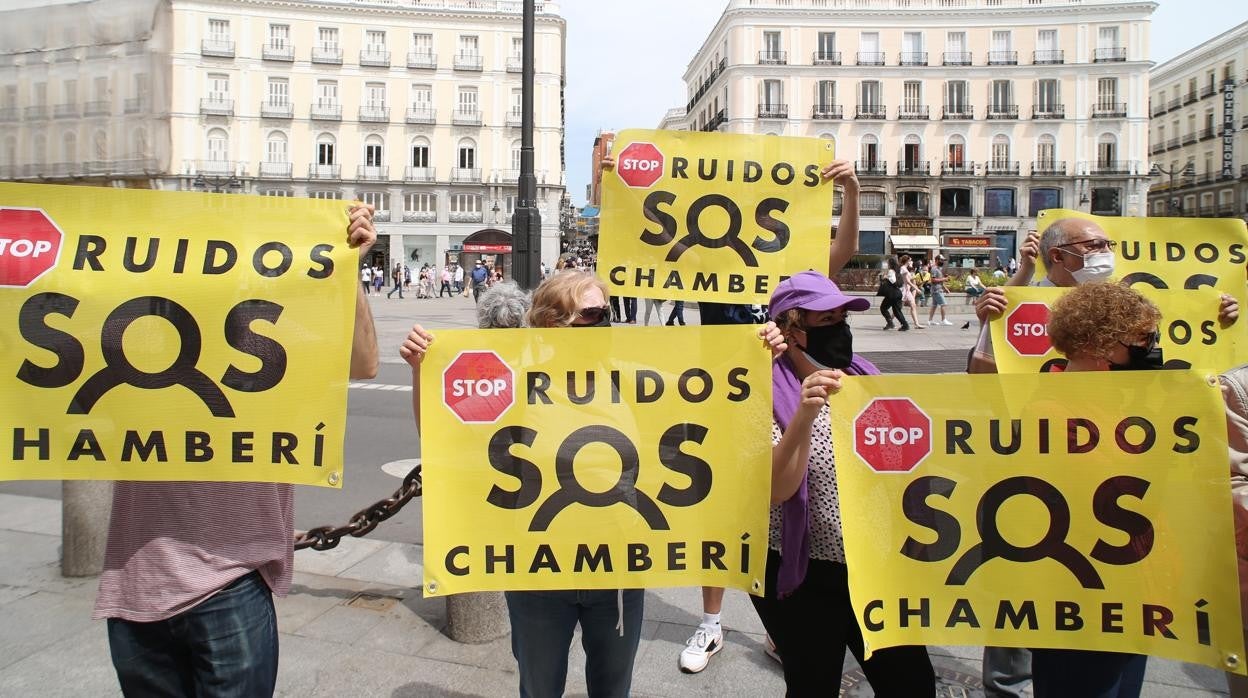 La protesta de SOS Chamberí, este martes, en Sol