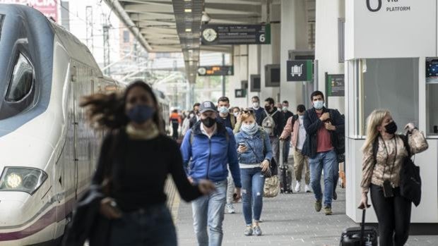 Los trenes de larga distancia entre Valencia y Barcelona suman 16 trayectos semanales desde el lunes