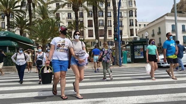 La incidencia y los ingresos por coronavirus en Valencia siguen creciendo mientras la Generalitat relaja las restricciones