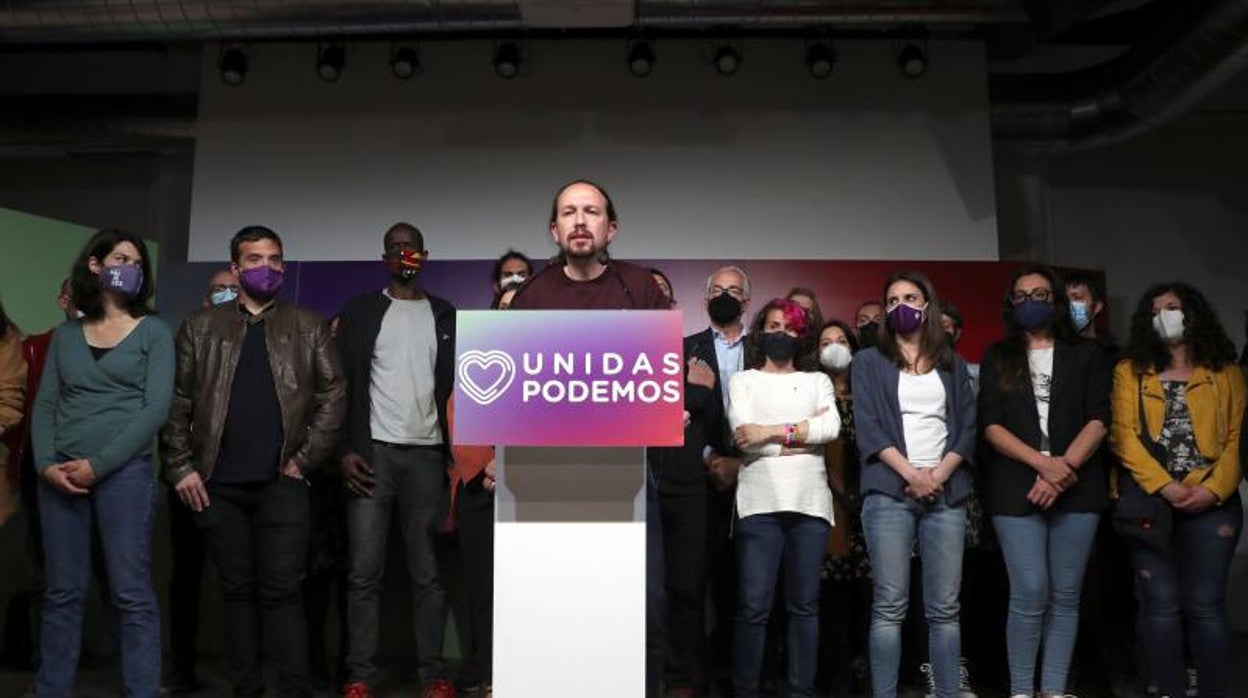 Vanessa Lillo, en la imagen a la derecha de Pablo Iglesias, la noche electoral.