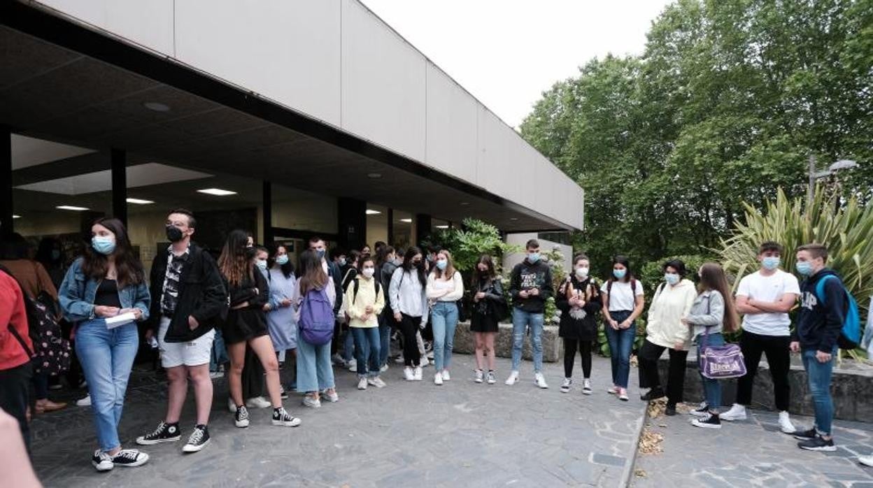 Alumnos realizado la prueba ABAU en Santiago de Compostela