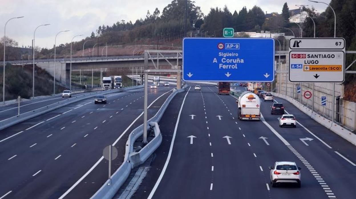 La autopista AP-9 a su paso por Santiago de Compostela