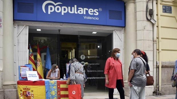 El PP lleva la protesta de Colón a toda España con una recogida masiva de firmas