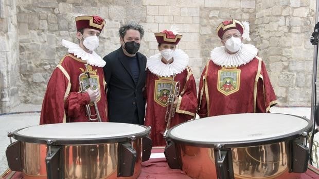 El compositor Gustavo Dudamel recibe el primer Título de Visitante Ilustre de la Ciudad de Burgos