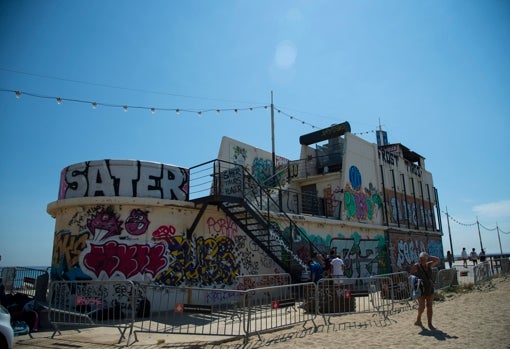 Del prometedor restaurante sólo queda su forma de barco