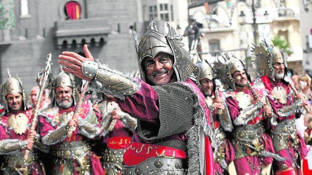 Alcoy descarta octubre y aplaza sus Moros y Cristianos a abril de 2022