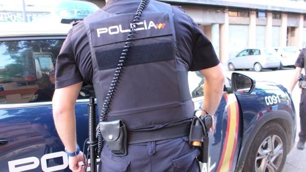 Un hombre intenta acuchillar a su novia en Xàtiva