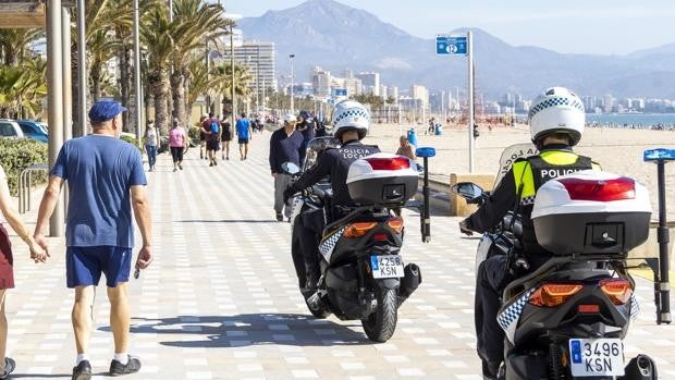 Alicante despliega a 300 agentes para evitar botellones en el primer fin de semana sin toque de queda