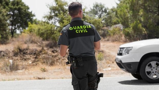 Un vecino de 36 años se presenta en el cuartel de la Guardia Civil tras recibir un tiro en Navalcán