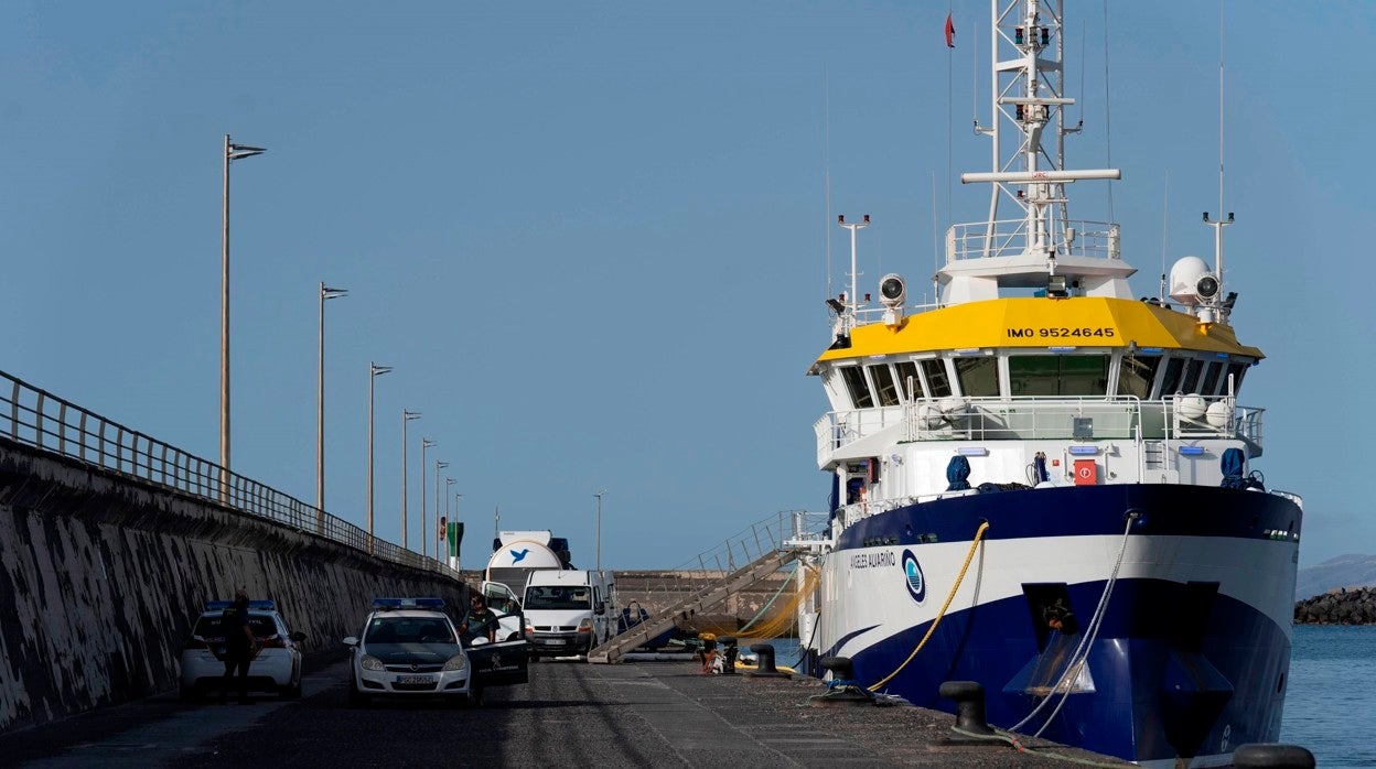 El buque ´'Ángeles Alvariño' en su atraque en puerto