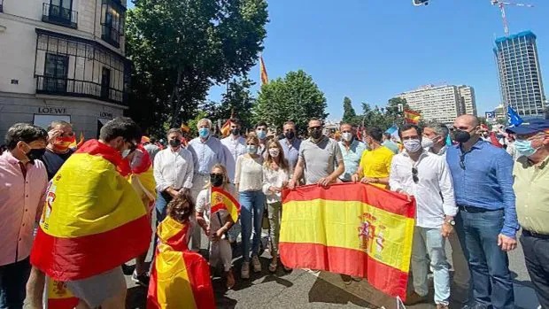 PP y Cs de Castilla y León se dejan ver en la concentración de Colón