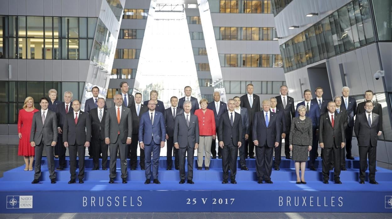 Los líderes de la OTAN en una foto de familia de los asistentes a la cumbre de la OTAN que se celebró en Bruselas en 2017