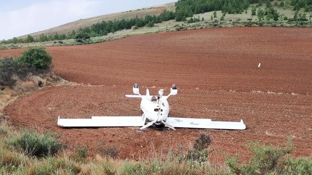 Herido leve el piloto de un ultraligero tras salirse de la pista y volcar en Palencia