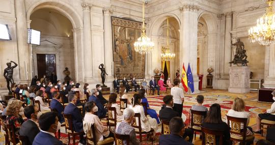 Los premiados, en el Salón de Columnas, en el Palacio Real de Madrid