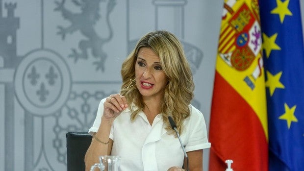 Moncloa borra tres másteres falsos del currículum de Yolanda Díaz