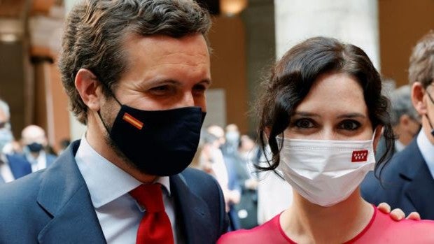 Ayuso toma posesión como presidenta con una felicitación al Rey: «Madrid, España y Monarquía son inseparables»