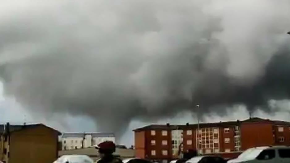 Vídeo: el impactante tornado que sorprendió y asustó a los vecinos de Astorga