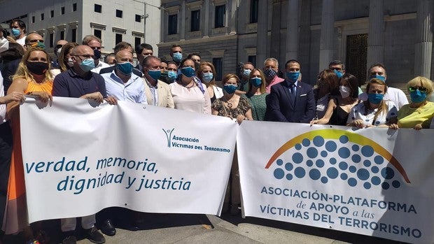 Asociaciones de víctimas no irán al homenaje en el Congreso «por la presencia de los herederos de ETA»