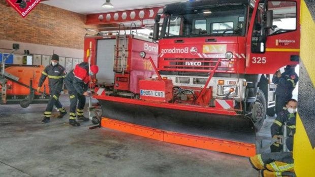 Encuentran muerto a un hombre de 30 años al sofocar un incendio en un piso en El Altet