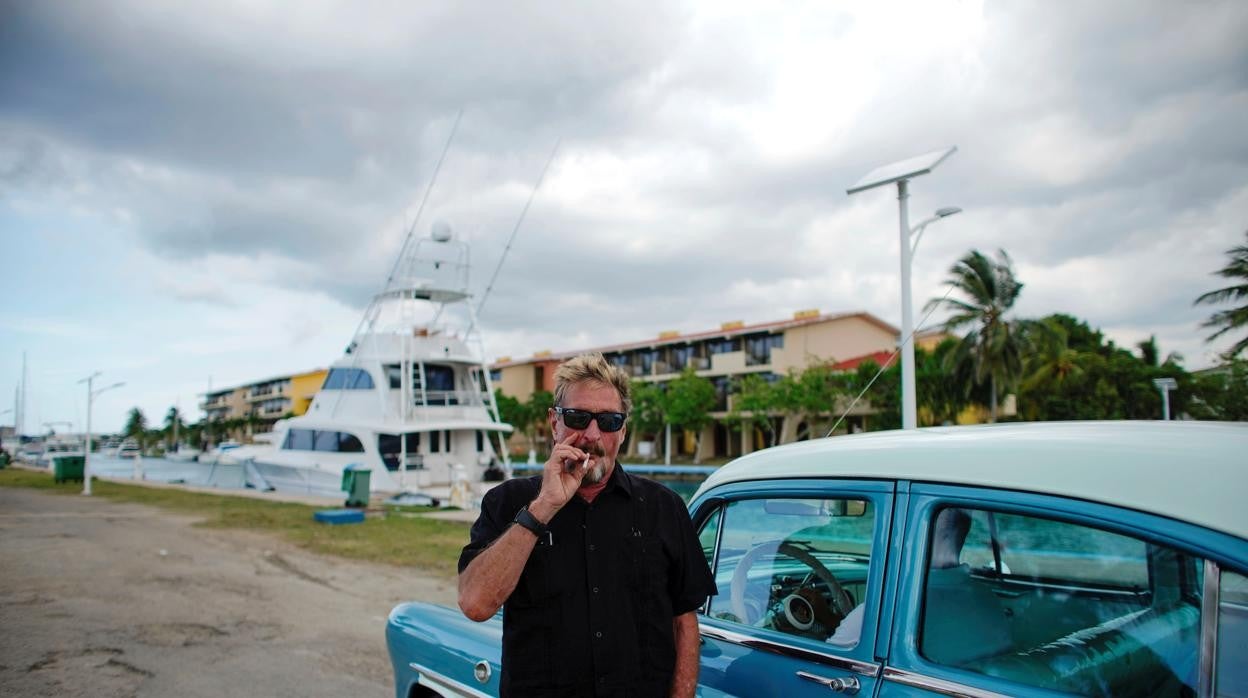 Encuentran muerto al fundador del antivirus McAfee en su celda de la cárcel de Birans 2 de Barcelona