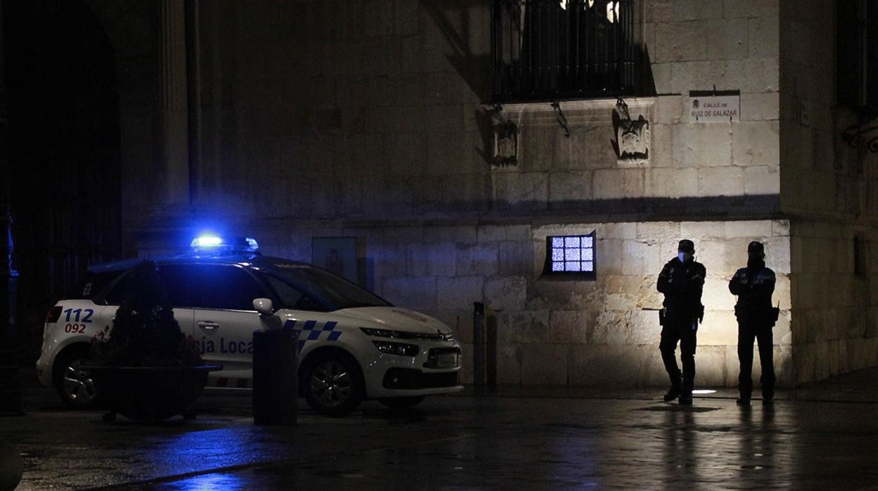 Foto de archivo de una patrulla de la Policía Local de León.