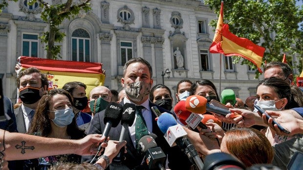 Abascal aboga por ilegalizar los partidos independentistas y suspender la autonomía de Cataluña