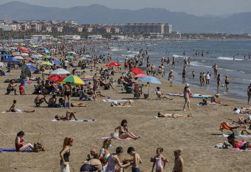 Imagen tomada este sábado en la playa de la Malvarrosa en Valencia