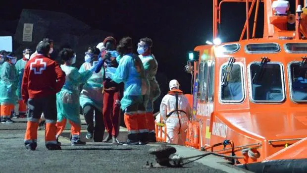 Más de 280 inmigrantes, rescatados cuando llegaban a las costas canarias durante la noche