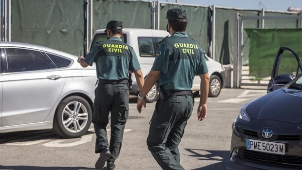 Aglomeraciones de un centenar de personas en un concierto ilegal en un local de hostelería de Villena