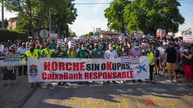 El pueblo de Horche se echa a la calle contra los okupas para pedir soluciones