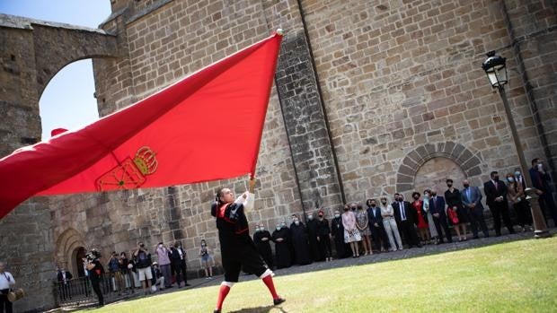 Homenaje a los reyes navarros