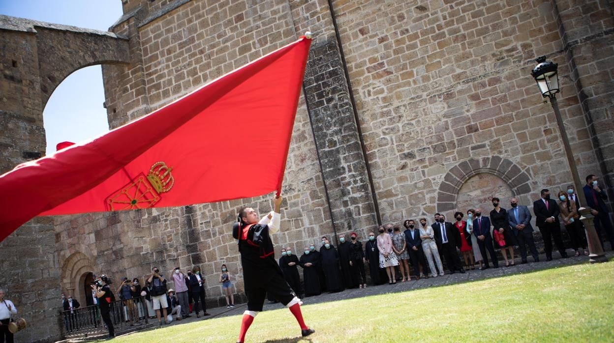 Homenaje a los reyes navarros