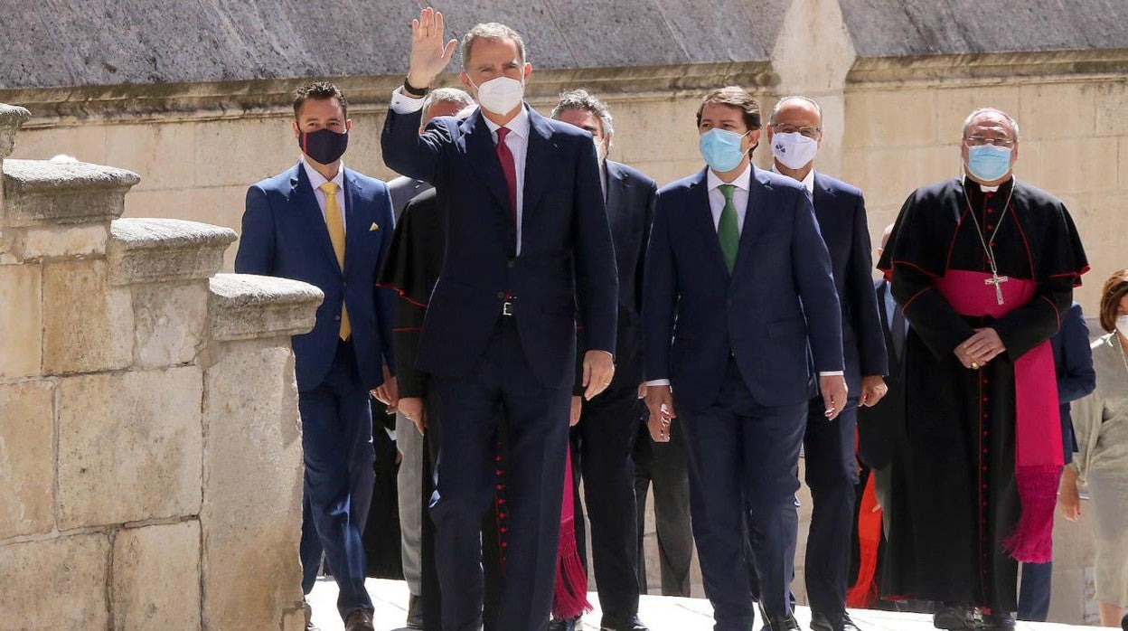 Su majestad el Rey de España a su llegada a la exposición 'Lux' de las Edades del Hombre en la Catedral de Burgos