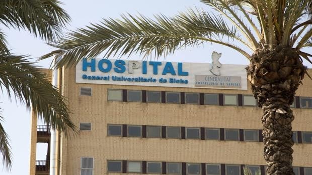 Ingresa en la UCI un joven de Elche contagiado en el megabrote de coronavirus por los viajes a Mallorca