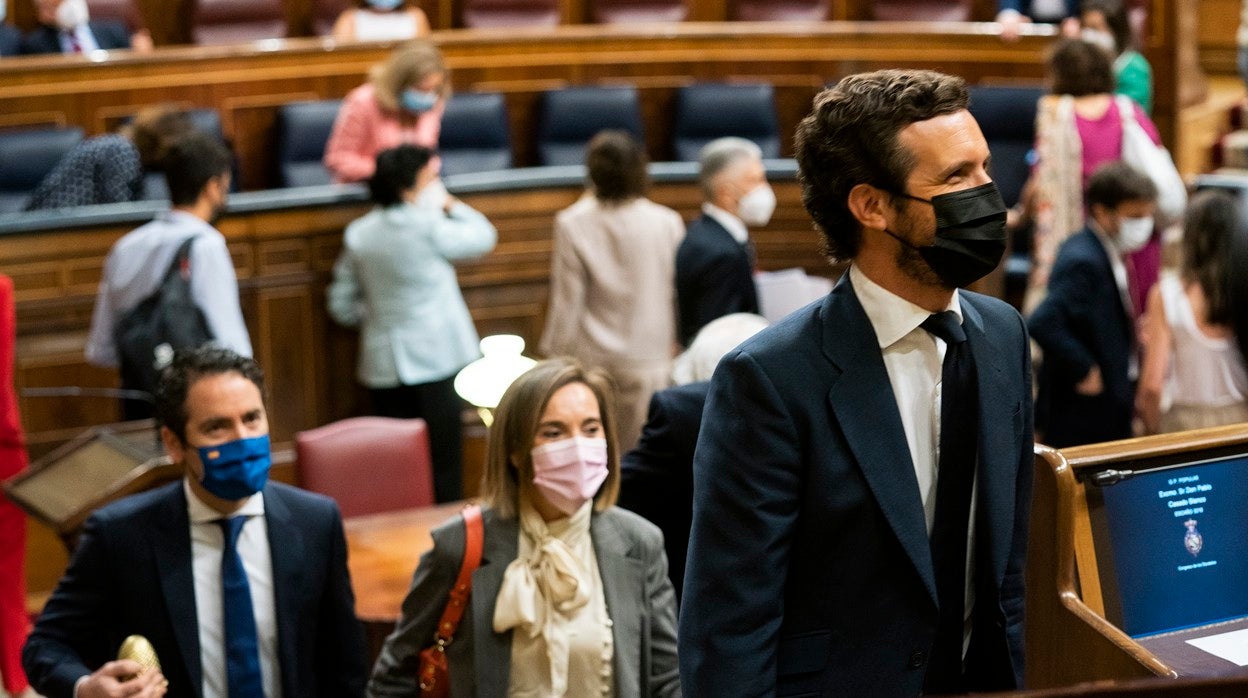 Pablo Casado, con Cuca Gamarra y Teodoro García Egea en el Congreso de los Diputados