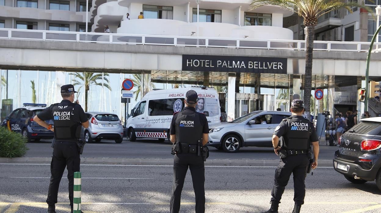 Valencia recibe con el coronavirus desbocado un barco con jóvenes del megabrote de Mallorca