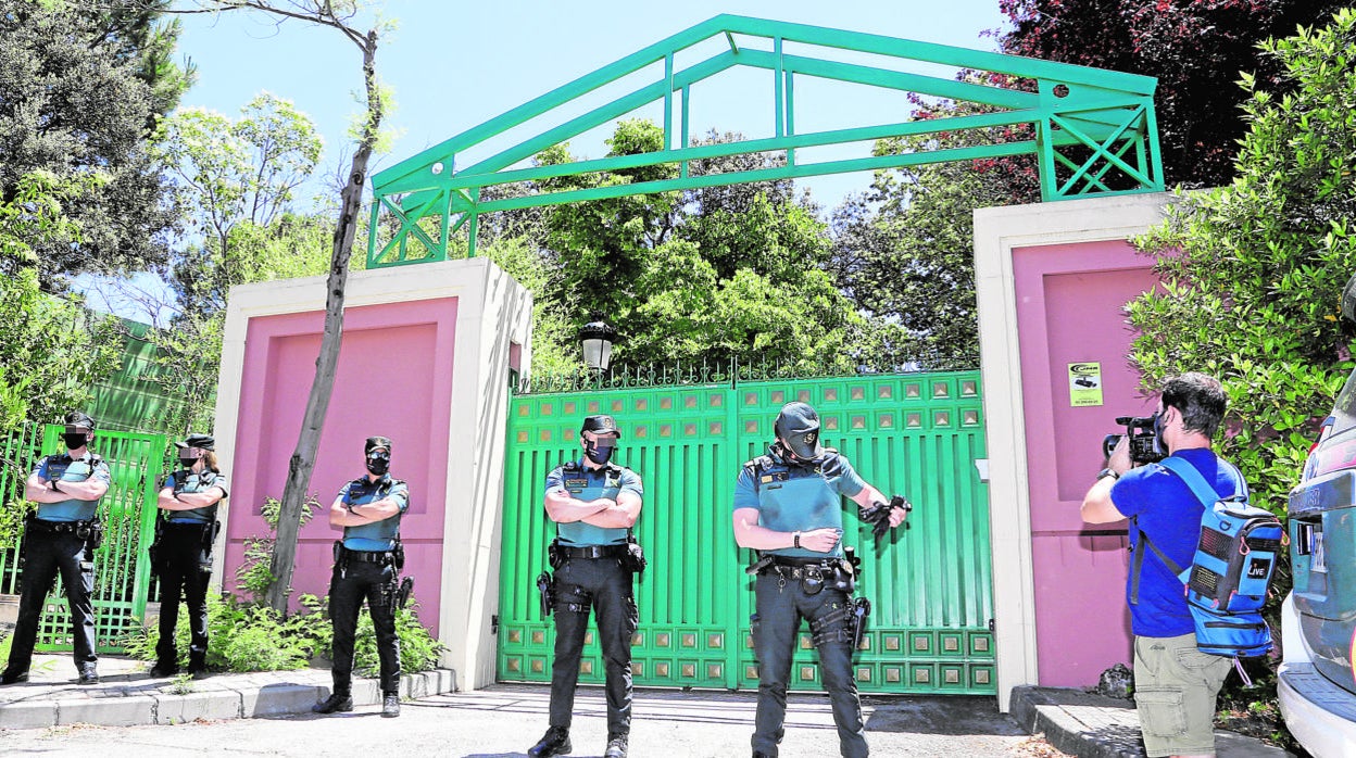 La Guardia Civil vigila la entrada del chalé de José Luis Moreno