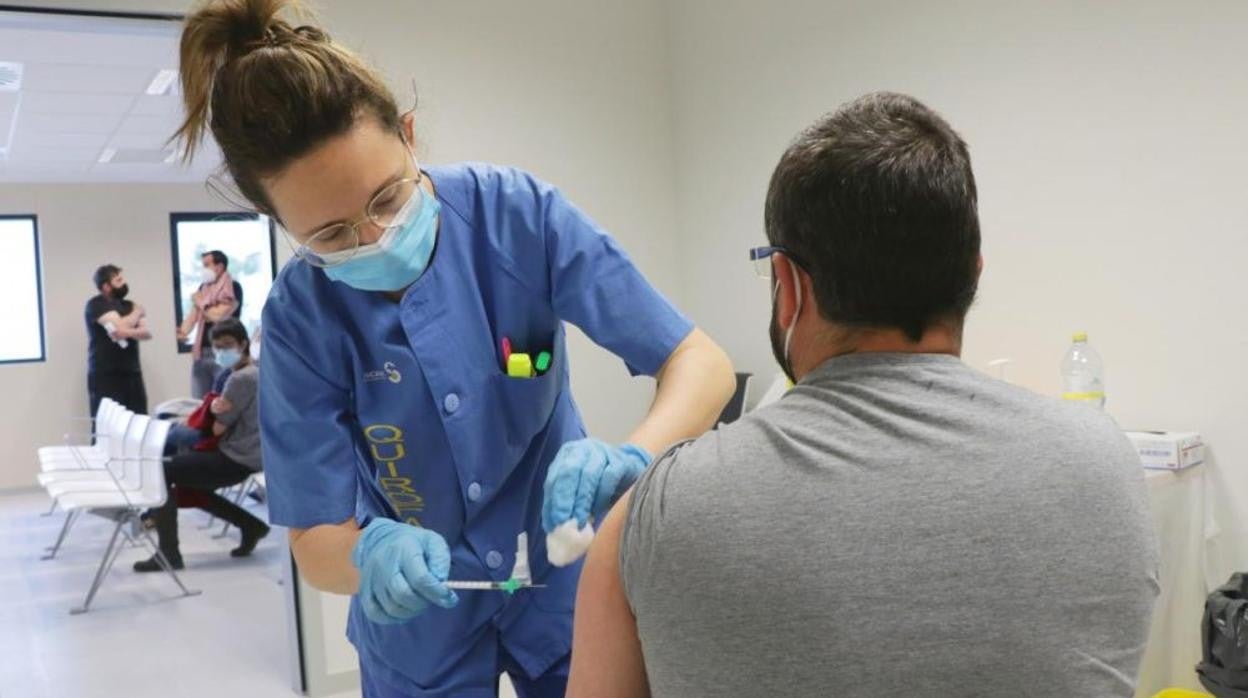 Los mayores de 20 años empiezan a ser vacunados este miércoles en Castilla-La Mancha