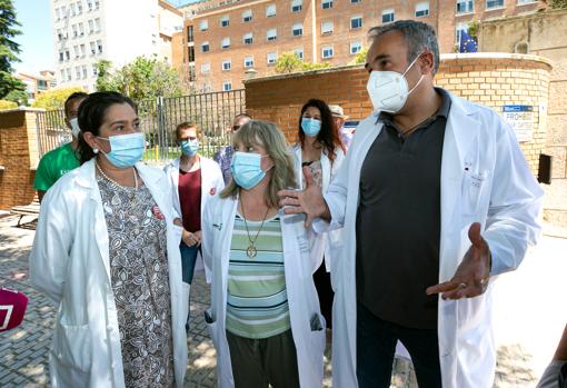 Nueva protesta por el colapso de las Urgencias en el Virgen de la Salud