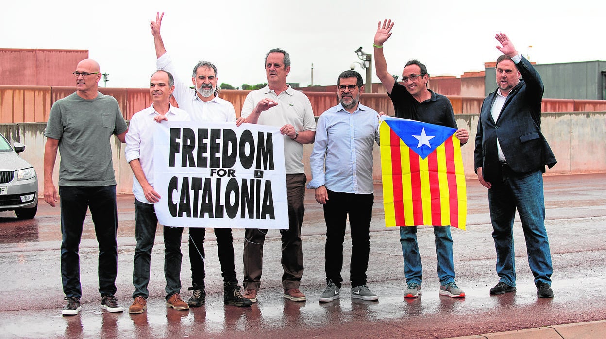 Los presos de Lledoners, al salir de presidio tras el indulto