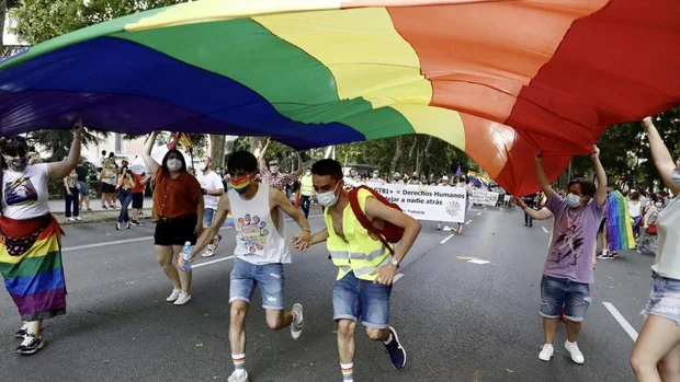 El Orgullo menos gay y más trans: distancia social y caras largas