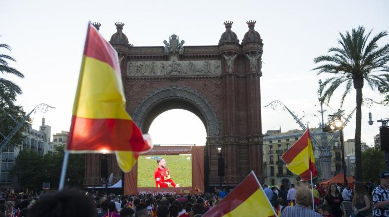 Pantalla en Barcelona para seguir la Eurocopa 2016