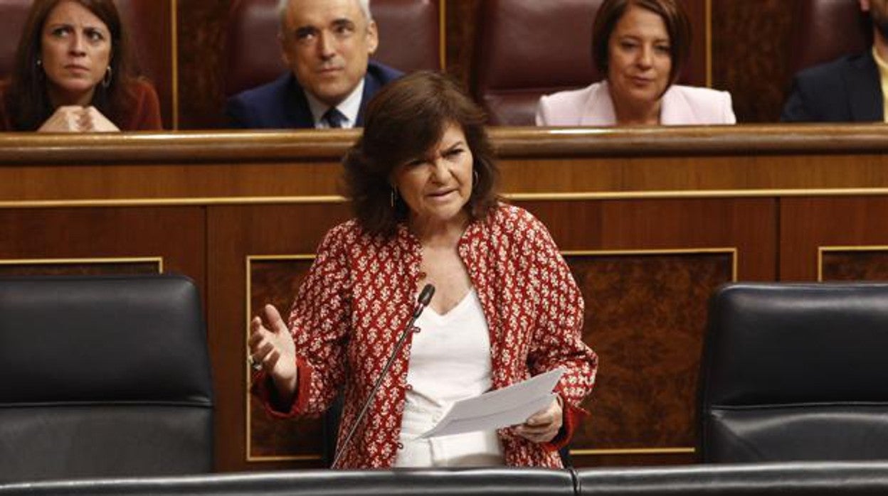 La vicepresidenta Carmen Calvo puso sobre la mesa el referéndum consultivo la semana pasada