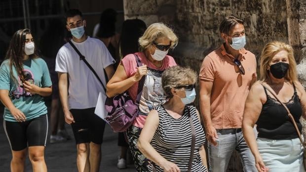 La incidencia repunta un 70% en cinco días y aboca a Ximo Puig a endurecer las restricciones en Valencia