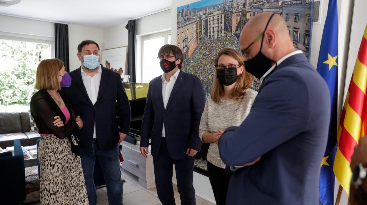 Junqueras y Puigdemont juntos en Waterloo (Bélgica)