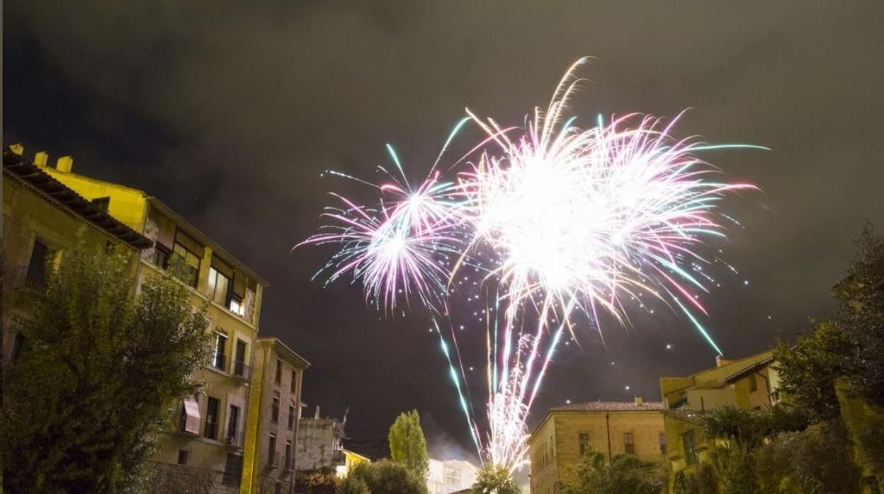 Los fuegos artificiales a las orillas del río Ega que atraviesa Estella se aplazarán un año más.