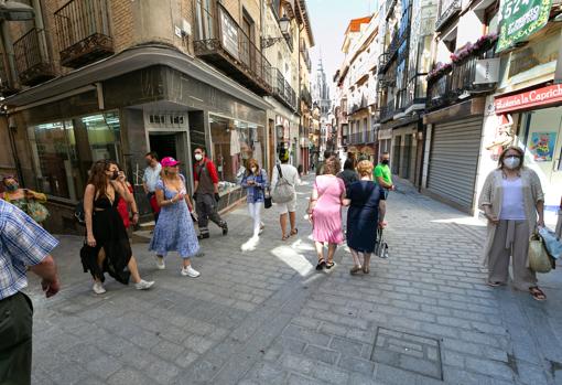 La calle Ancha luce nuevo suelo